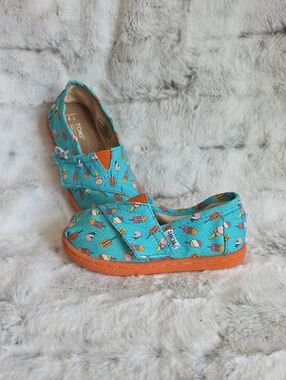 TOMS Kids Turquoise Ice Cream Print Canvas Shoes with Orange Sole